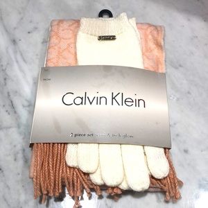 Calvin Klein 2 Piece Set Scarf & Tech Glove Set